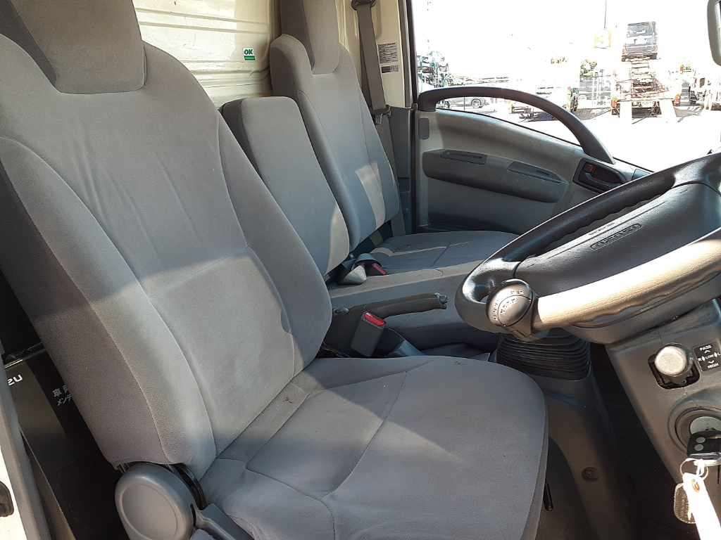 2009 Isuzu Elf PG auction photo 8