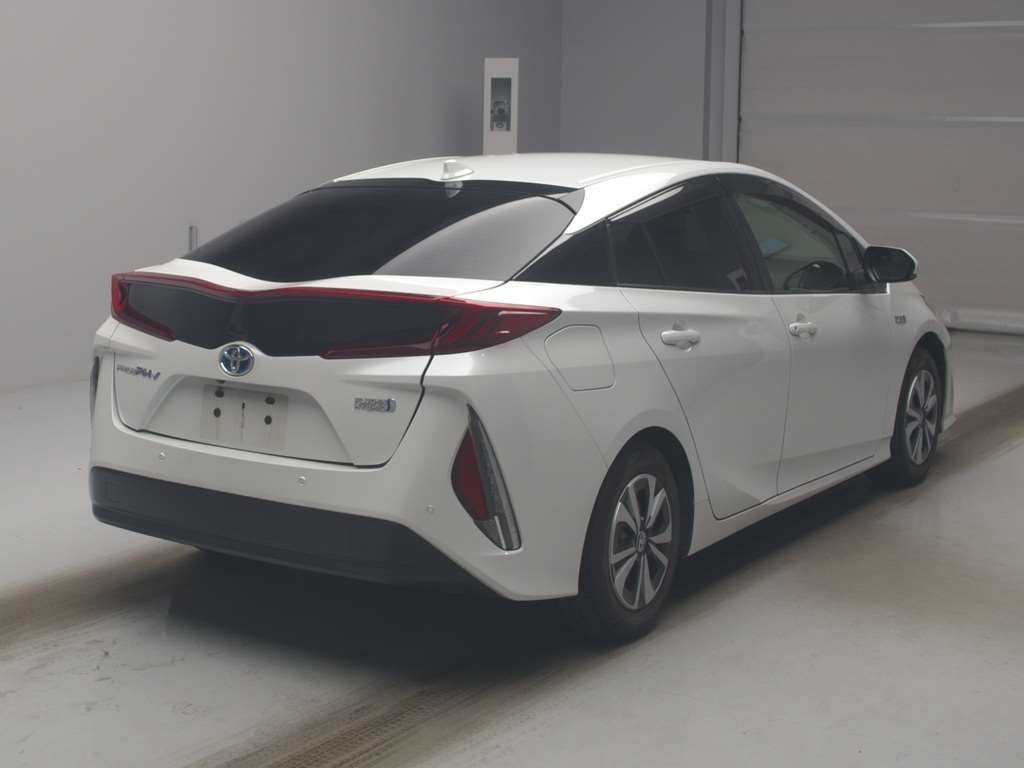 2021 Toyota Prius PHEV S Safety Package auction photo 2