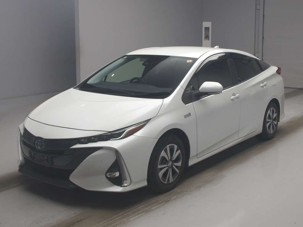 2021 Toyota Prius PHEV S Safety Package Japan auction vehicle