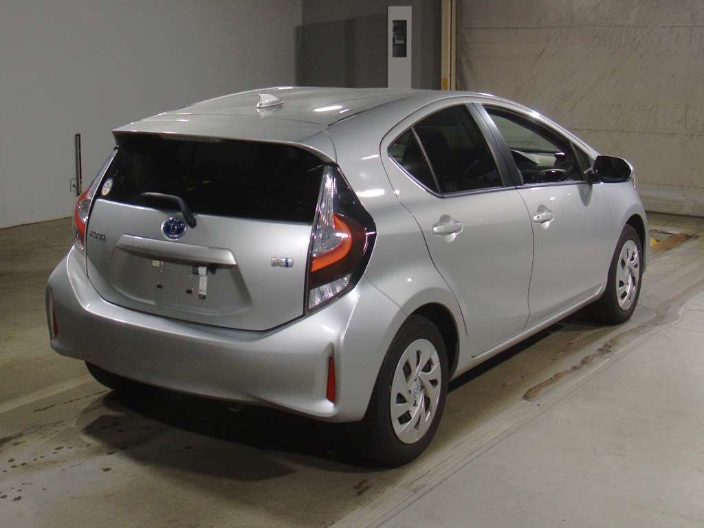 2021 Toyota Aqua S auction photo 2