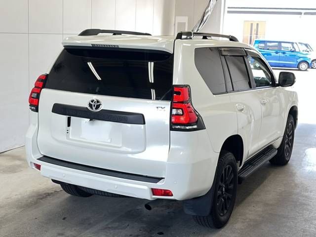 2023 Toyota Land Cruiser Prado TX Lパッケージ マットブラック auction photo 3