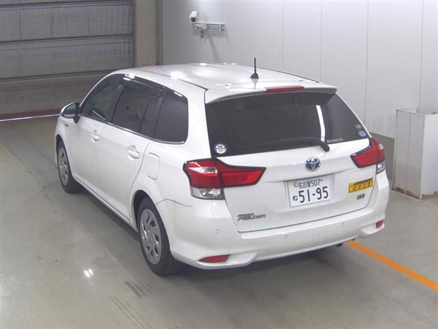 2019 Toyota Corolla Fielder ハイブリッドG auction photo 2