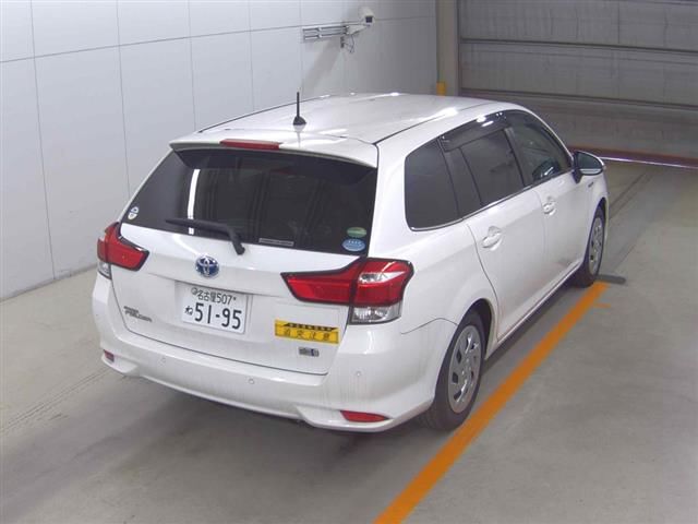 2019 Toyota Corolla Fielder ハイブリッドG auction photo 4