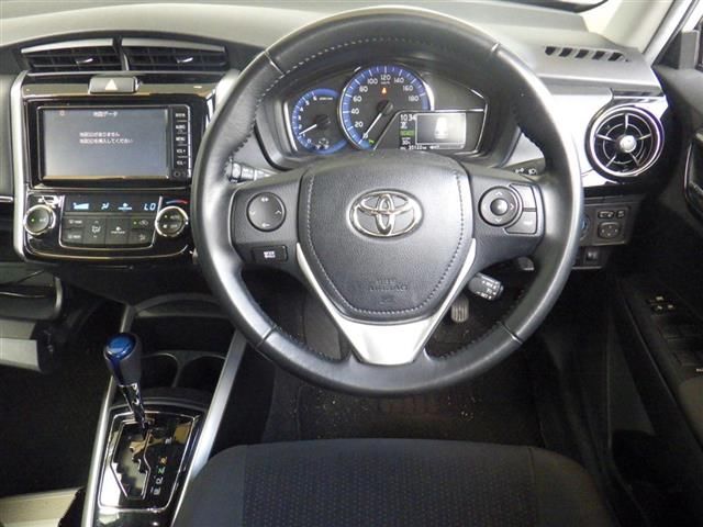 2019 Toyota Corolla Fielder ハイブリッドG auction photo 5