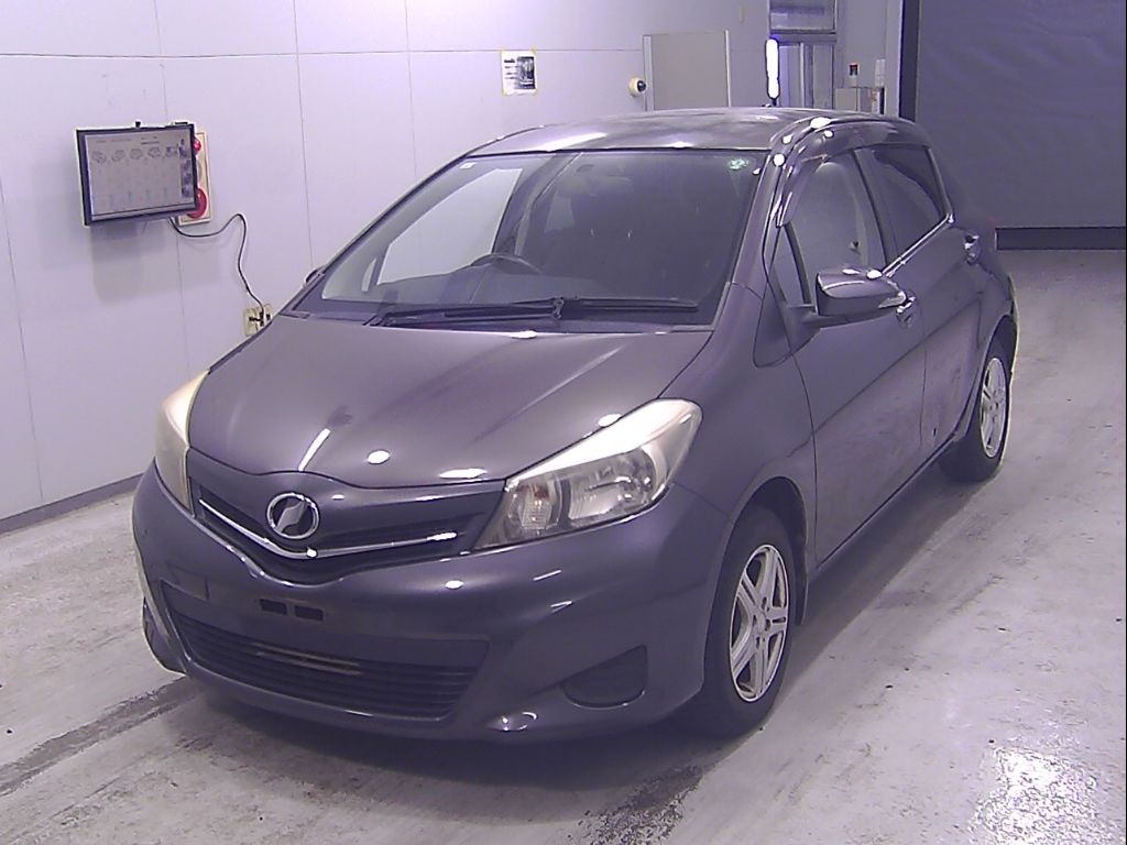 Japan Auction Vehicles 11 2011 Toyota ヴィッツ 5HB F auction photo