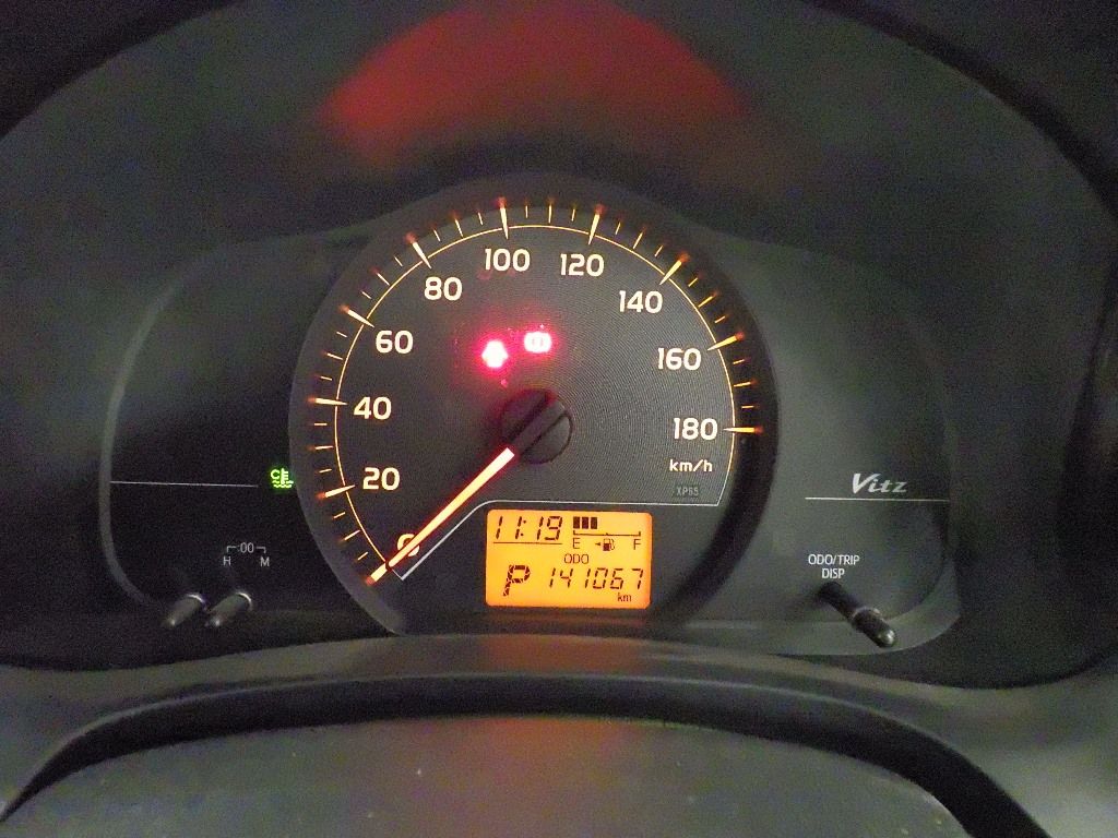 2011 Toyota ヴィッツ 5HB F auction photo 7