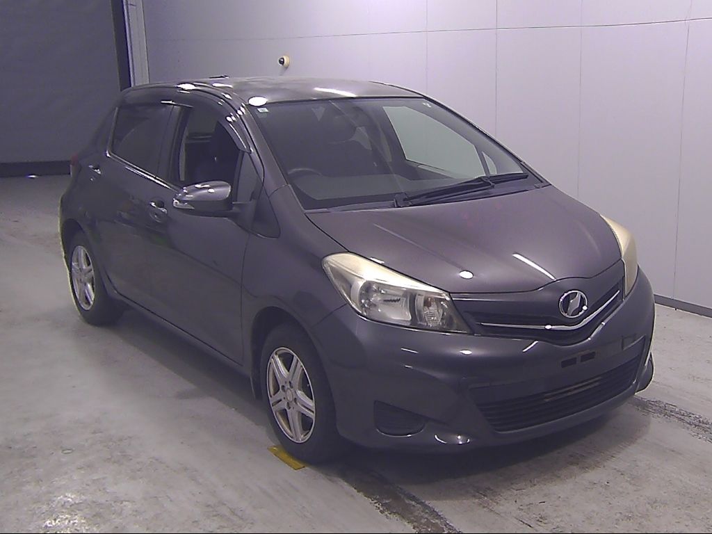 2011 Toyota 5HB F Japan auction vehicle