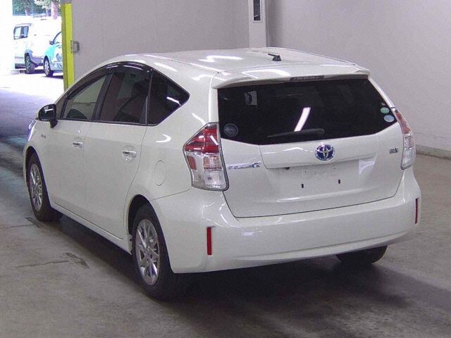 2019 Toyota Prius Alpha Sチューンブラック2 auction photo 2
