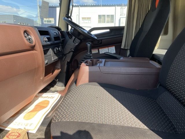 2017 Hino Ranger Flat crane, 6-tier auction photo 5