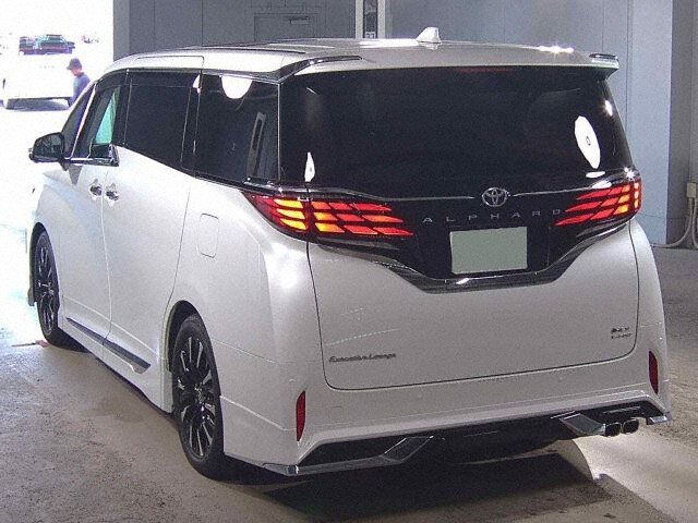 2026 Toyota Alphard エグゼクティラウンジ 4WD auction photo 2