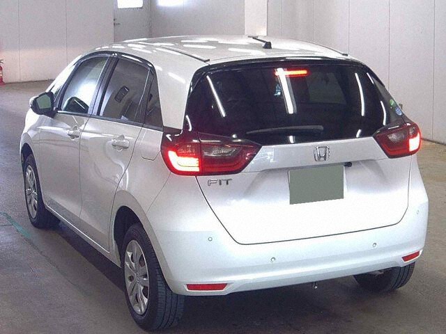 2021 Honda Fit ベーシック 4WD auction photo 2