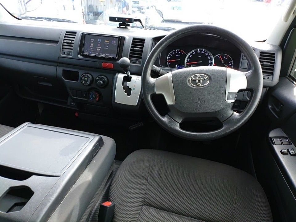 2020 Toyota Hiace auction photo 3