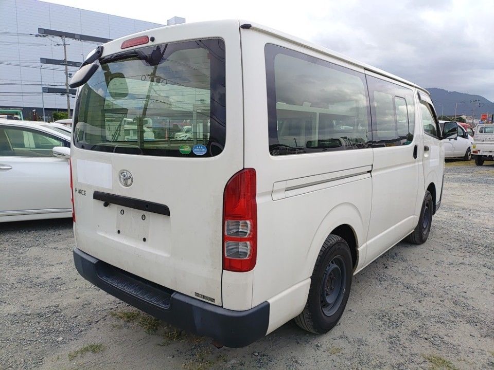 2020 Toyota Hiace auction photo 2