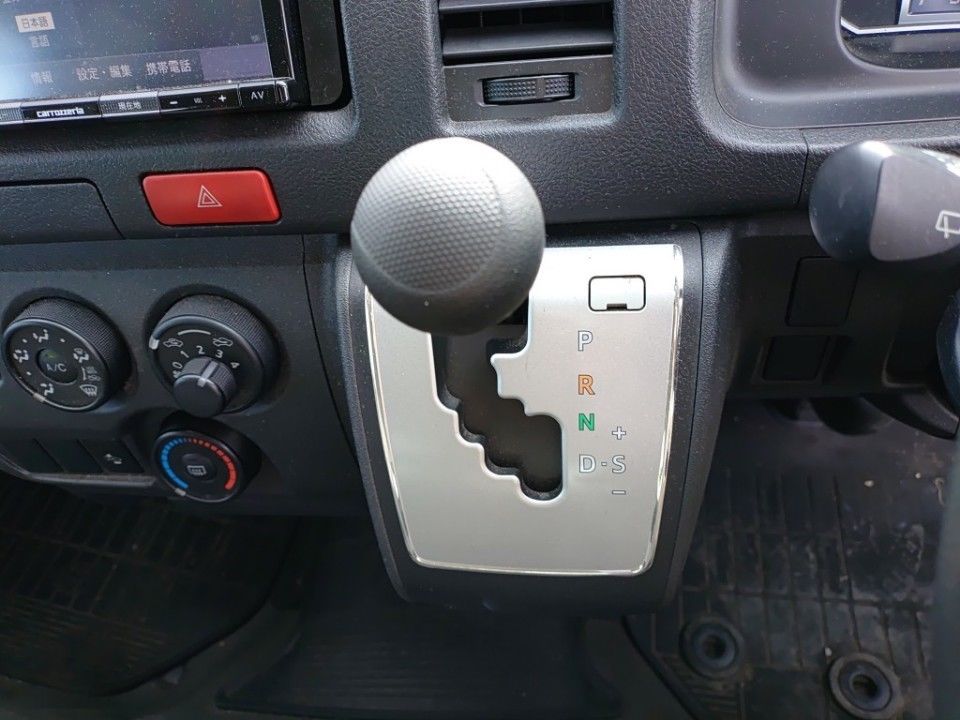 2020 Toyota Hiace auction photo 12