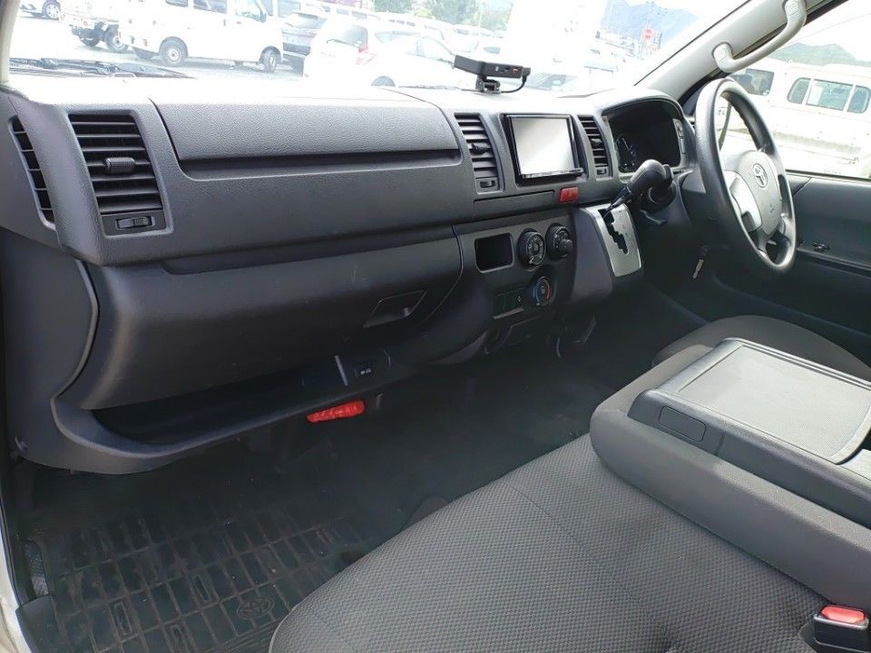 2020 Toyota Hiace auction photo 16