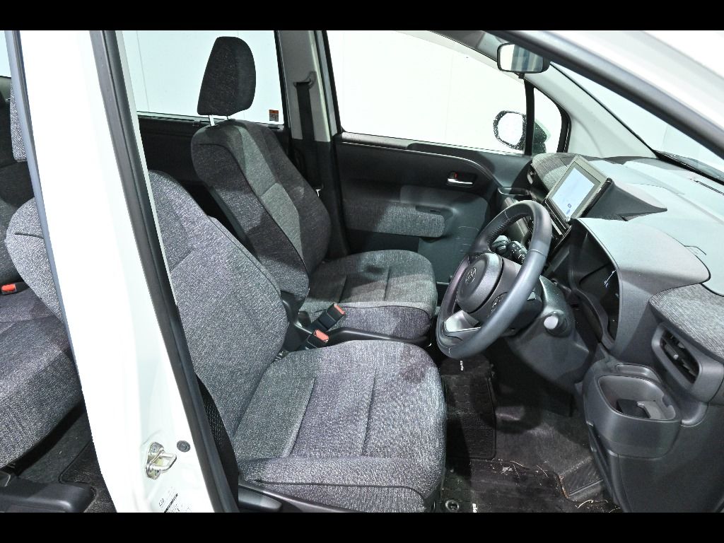 2023 Toyota Sienta Z 5 people auction photo 6