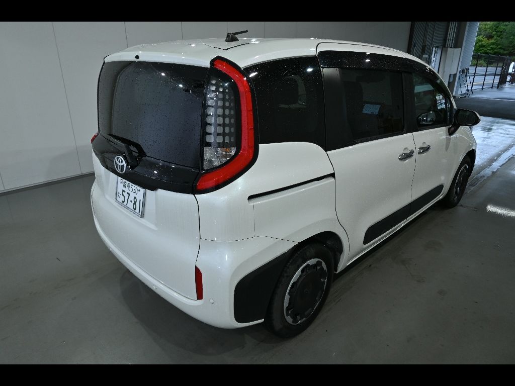 2023 Toyota Sienta Z 5 people auction photo 2