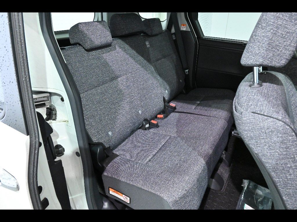 2023 Toyota Sienta Z 5 people auction photo 7