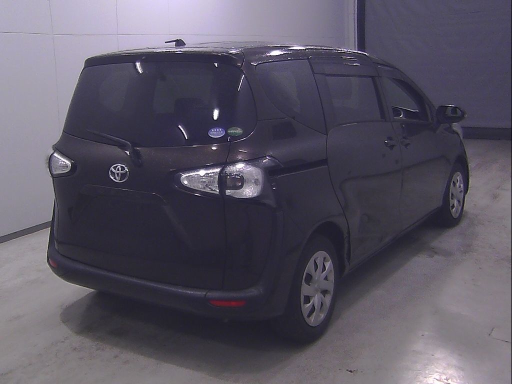 2015 Toyota Sienta X auction photo 2