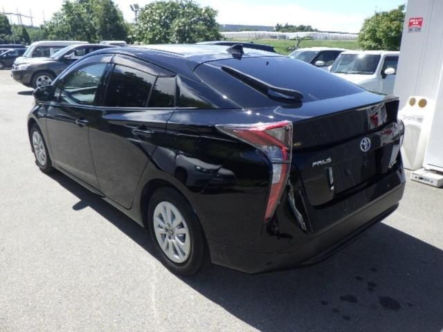 2018 Toyota Prius Sセーフティプラス 4WD auction photo 2