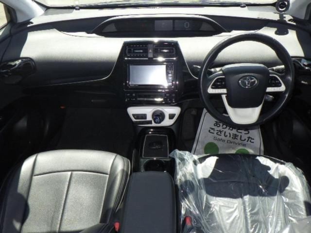2018 Toyota Prius Sセーフティプラス 4WD auction photo 3