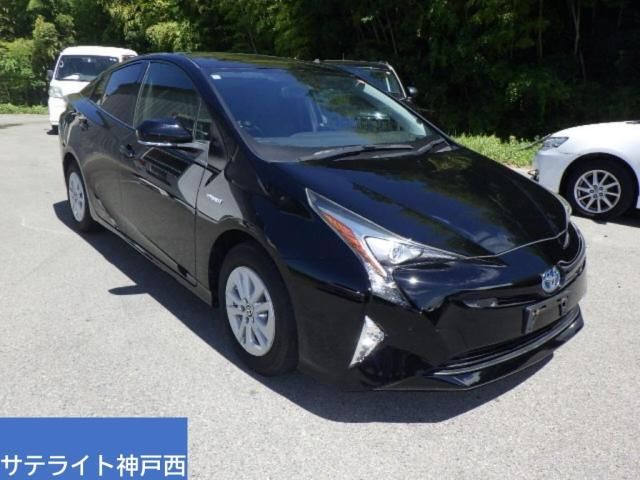 Japan Auction Vehicles 5 2018 Toyota Prius Sセーフティプラス 4WD auction photo