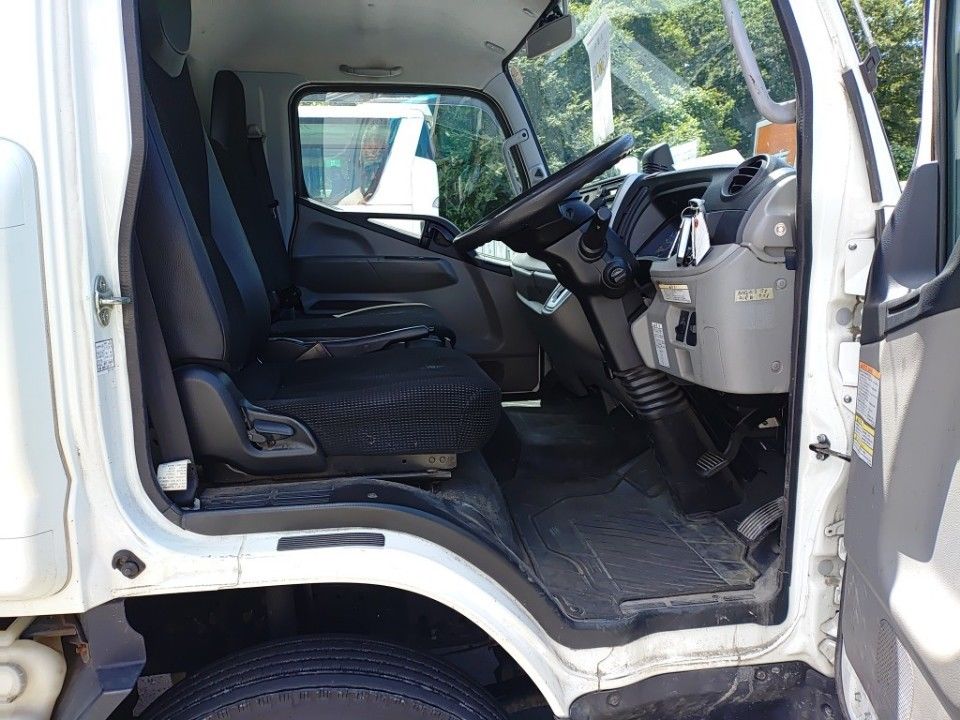 2021 Mitsubishi Fuso Canter auction photo 3