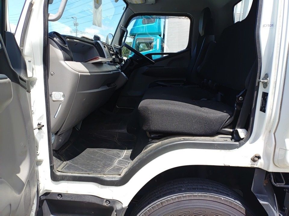 2021 Mitsubishi Fuso Canter auction photo 16