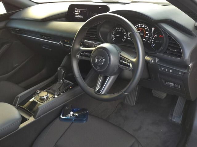 2019 Mazda 3ファストバック 15S auction photo 3