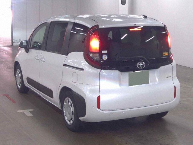 2025 Toyota Sienta ハイブリッドG auction photo 2