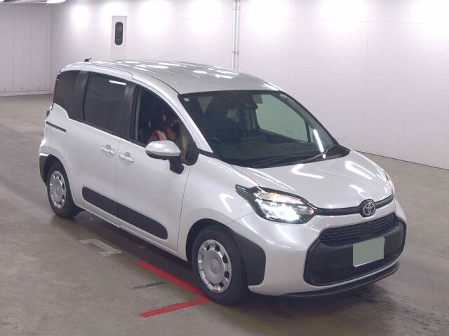 2025 Toyota Sienta ハイブリッドG Japan auction vehicle
