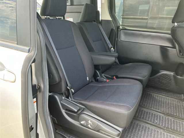 2015 Toyota Voxy X auction photo 7