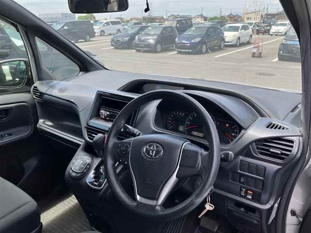 2015 Toyota Voxy X auction photo 3