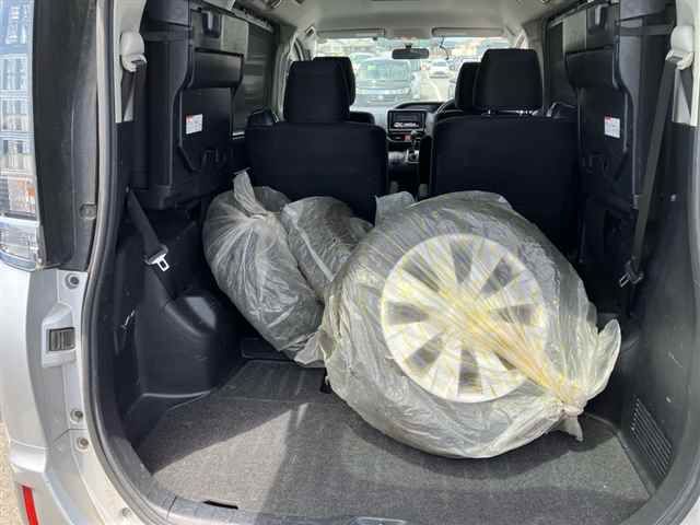 2015 Toyota Voxy X auction photo 9