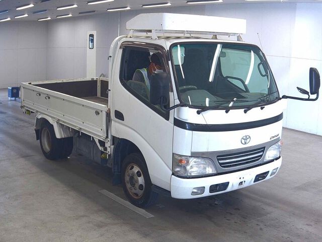 Japan Auction Vehicles 8 2004 Toyota Dyna auction photo