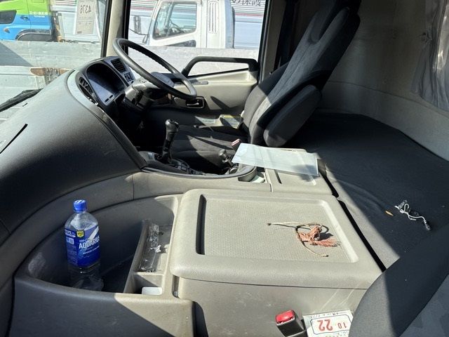 2016 Nissan Diesel クオン Aluminum Wing auction photo 5