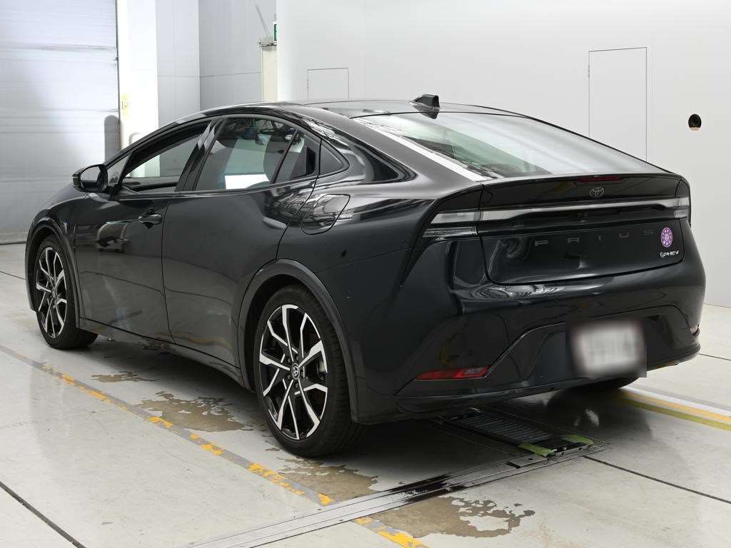 2023 Toyota Prius PHEV Z auction photo 6
