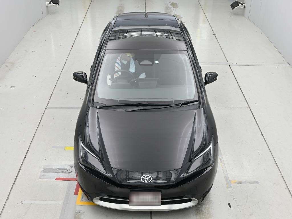 2023 Toyota Prius PHEV Z auction photo 7