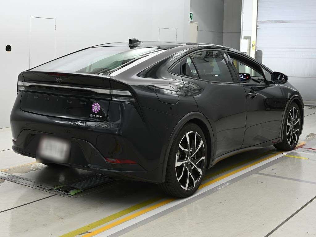 2023 Toyota Prius PHEV Z auction photo 2