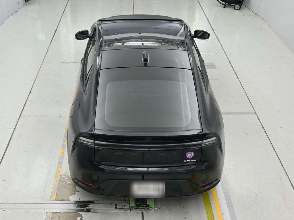 2023 Toyota Prius PHEV Z auction photo 8