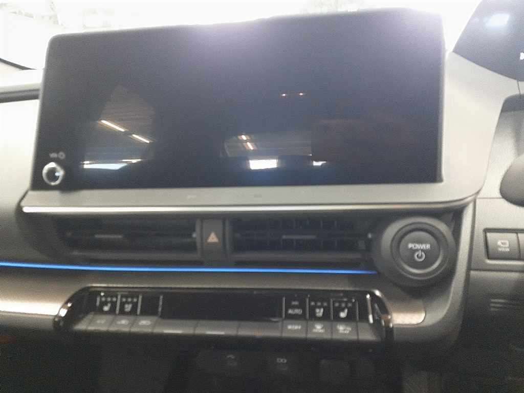 2023 Toyota Prius PHEV Z auction photo 12