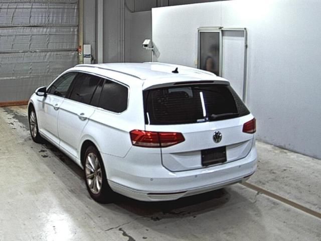 2016 Volkswagen パサートヴァリアント TSIコンフォートライン auction photo 2