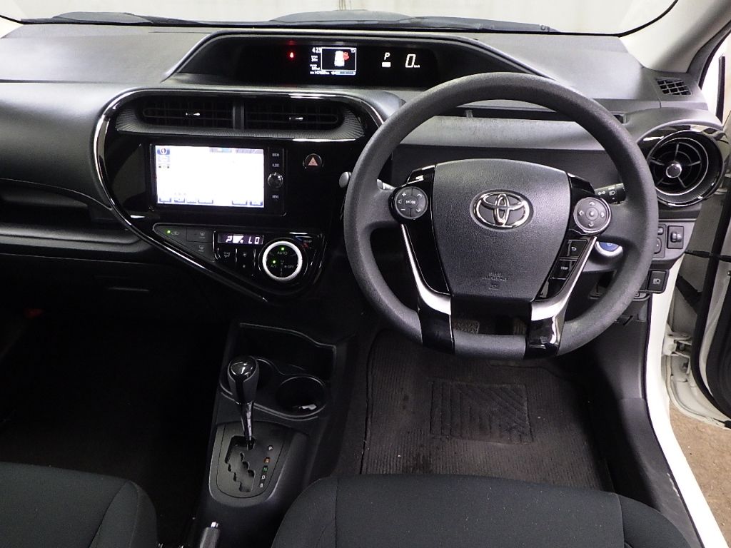 2018 Toyota Aqua Sスタイルブラック auction photo 3