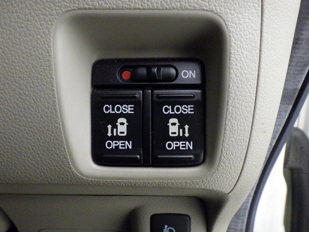 2011 Honda N-BOX 4WD G Lパッケージ auction photo 8
