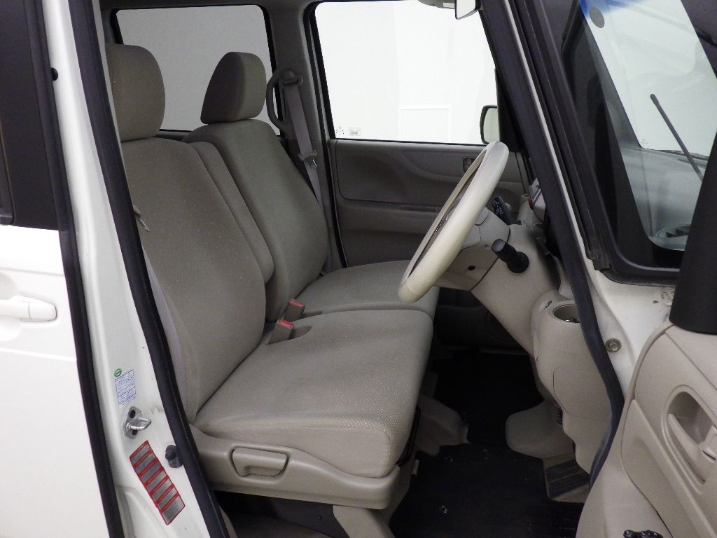 2011 Honda N-BOX 4WD G Lパッケージ auction photo 6