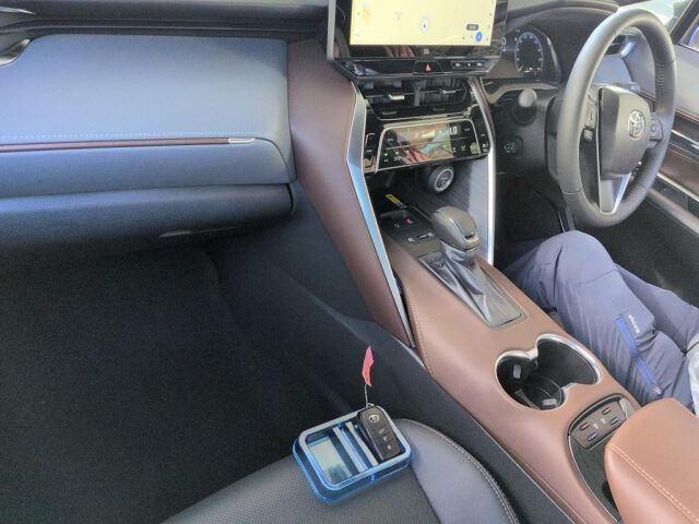 2024 Toyota Harrier Z Leather Package 4WD auction photo 3