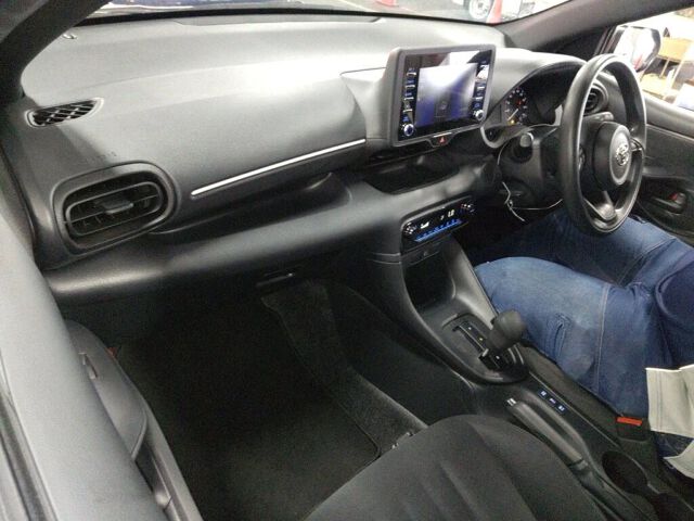 2021 Toyota Yaris Hybrid X auction photo 3