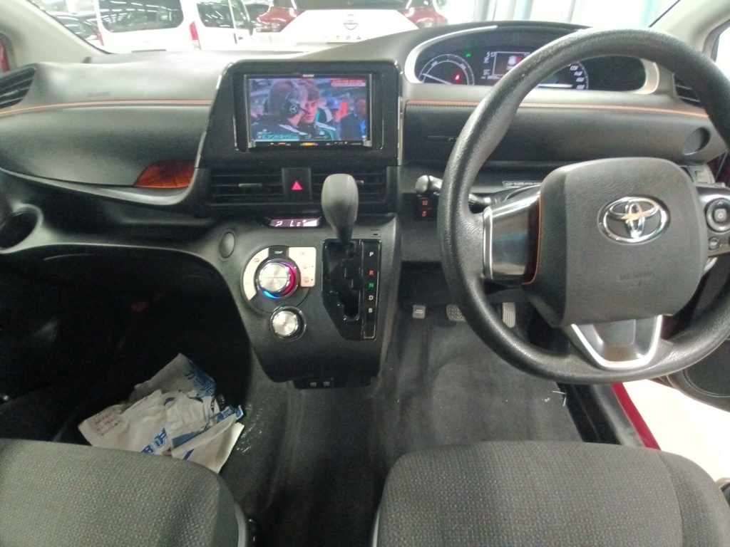 2022 Toyota Sienta ハイブリッドX auction photo 11