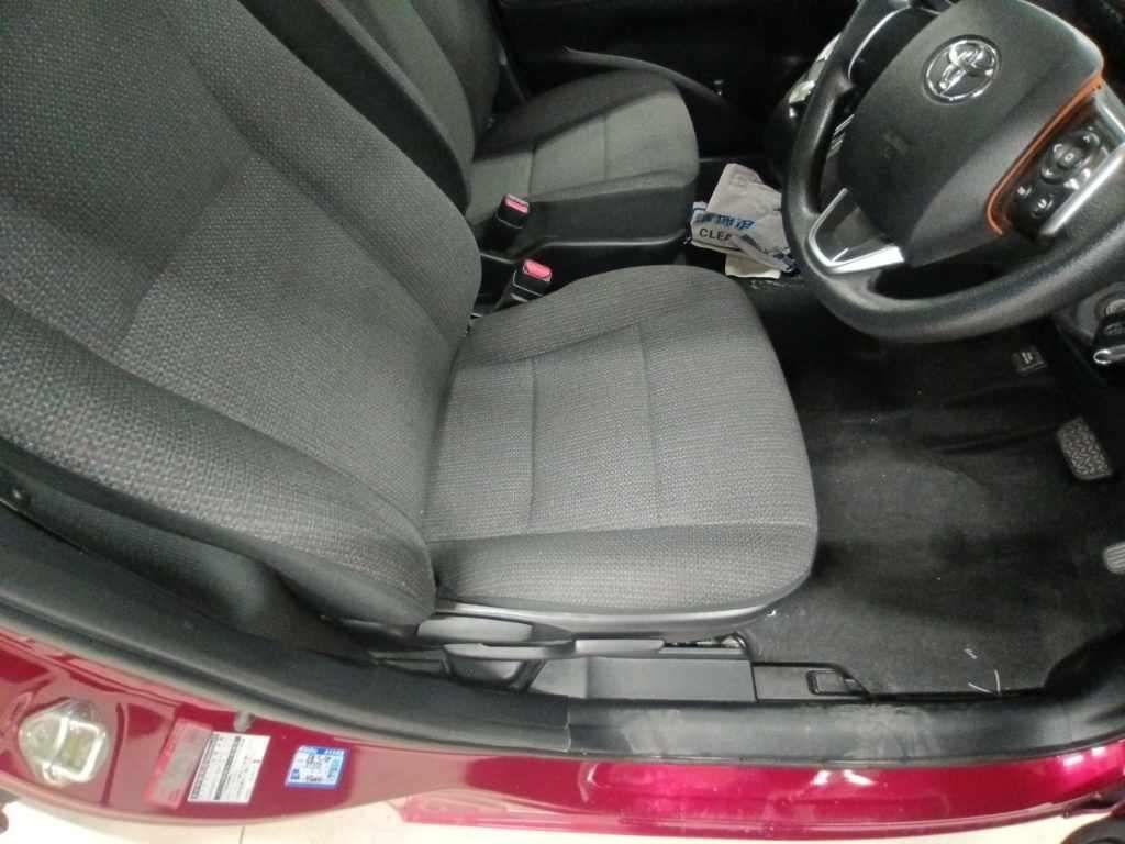 2022 Toyota Sienta ハイブリッドX auction photo 10