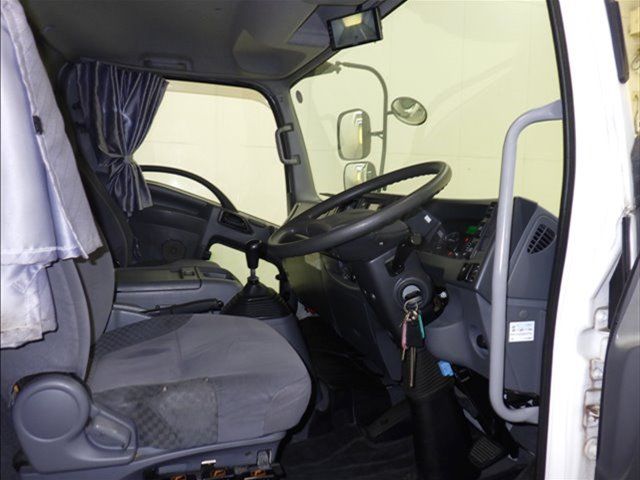 2017 Isuzu Forward Refrigerated and frozen trucks auction photo 6